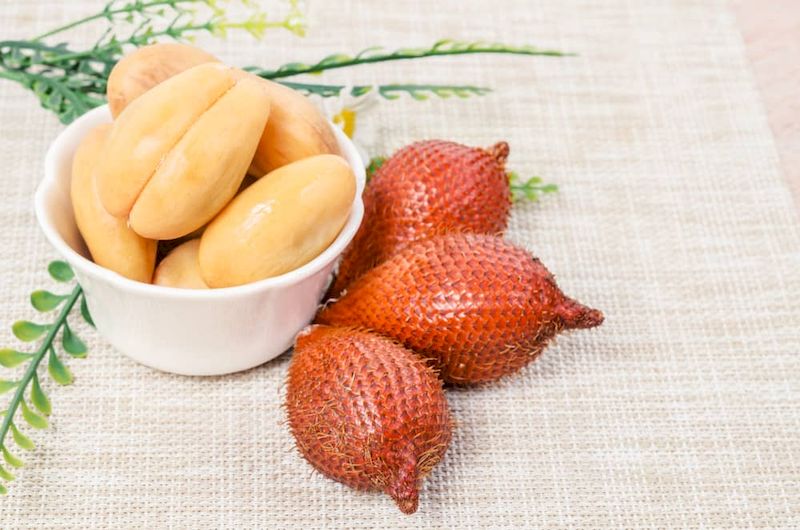 Salak from Thailand can be eaten as a nut