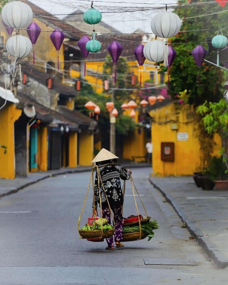 Hoi An seduces with its peaceful atmosphere, colorful lanterns and alleys imbued with the color of time
