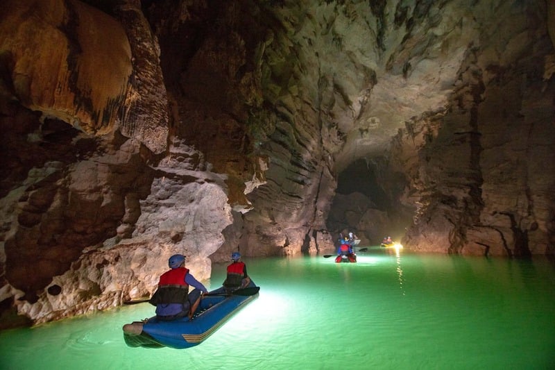 paseo en barco en cueva