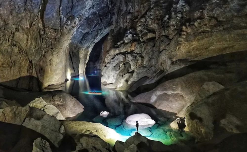 inside son doong cave
