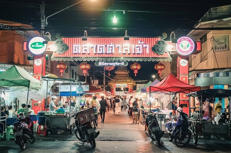 mercado nocturno en surat thani