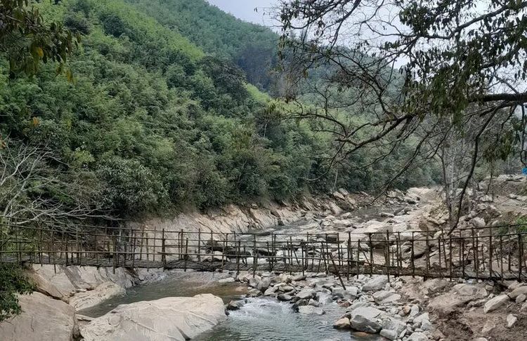 puente cau may en ta van vietnam