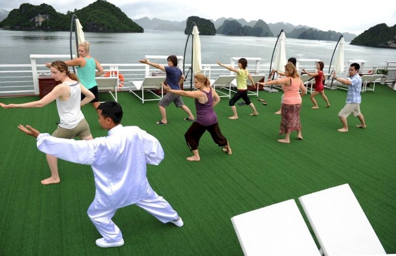 sessiones de tai chi en crucero bahia halong