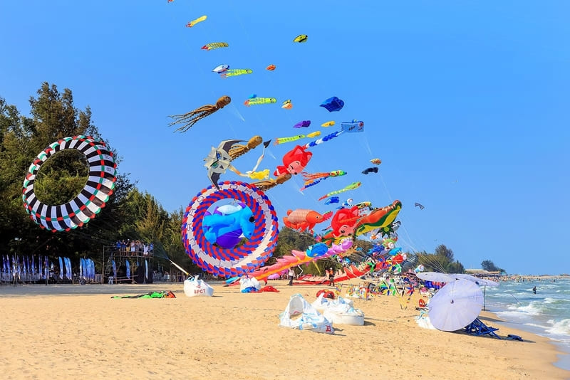 festival de cometas en tailandia en marzo