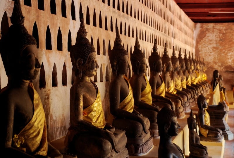 templos de laos estatuas