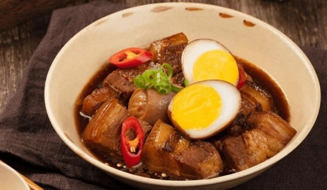 Thịt kho tàu (braised pork with eggs)