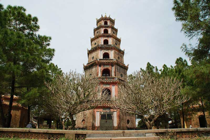 The Pagoda of the Celestial Lady 