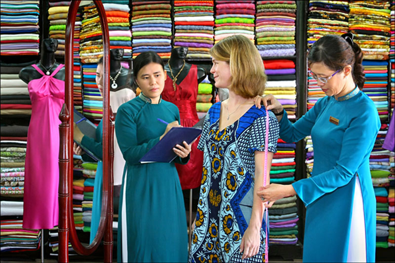 The tailor-made pieces worked by several tailors in Hoi An are internationally recognized
