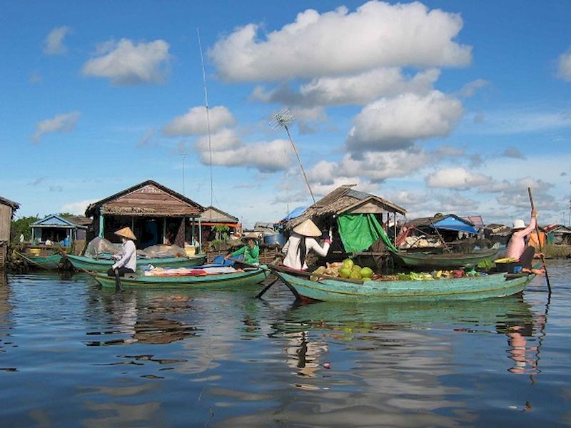 pueblo flotante camboya
