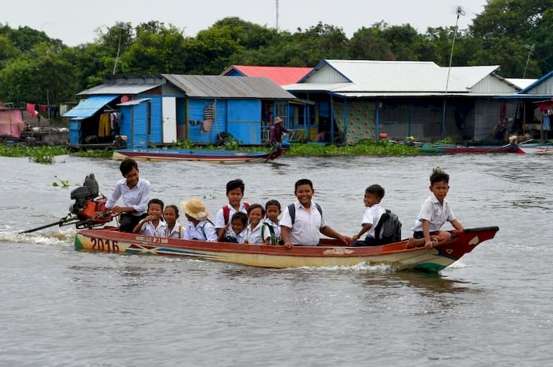 pueblo flotante camboya