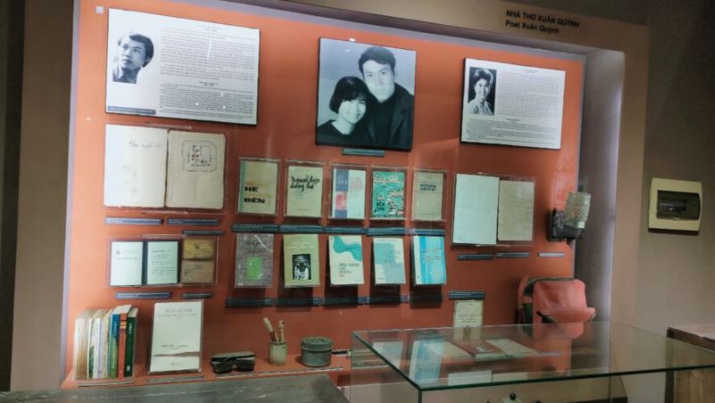 tour en museo de literatura vietnamita