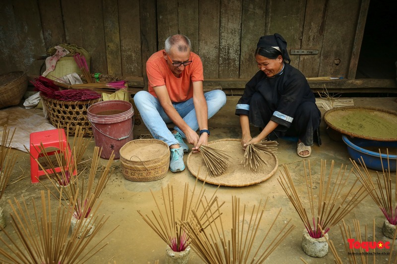 Incense production in the village of Phia Thap