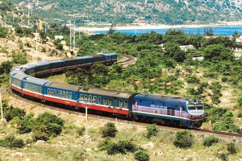 travel by train in vietnam