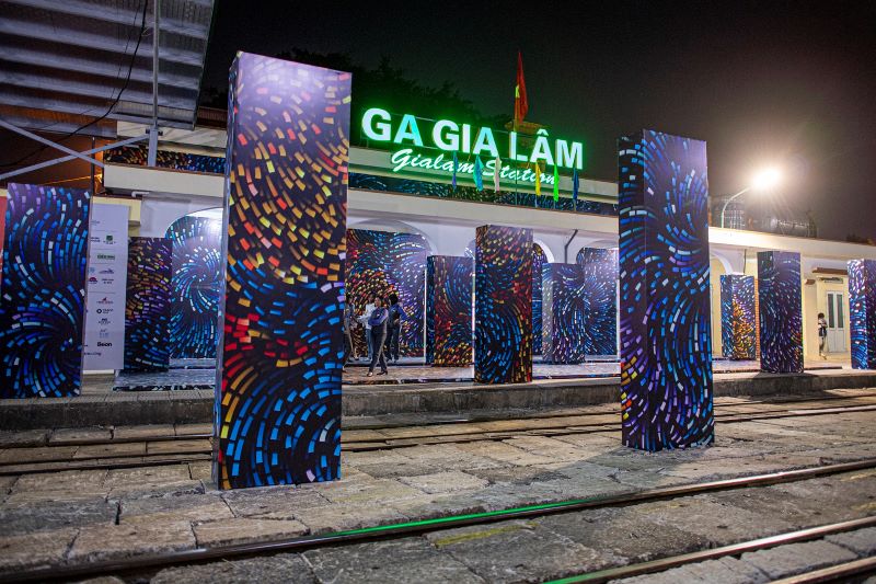 Gia Lam Station Journey on foot from Gia Lam Station to the Hanoi Creative Design Festival. Source: Cafebiz