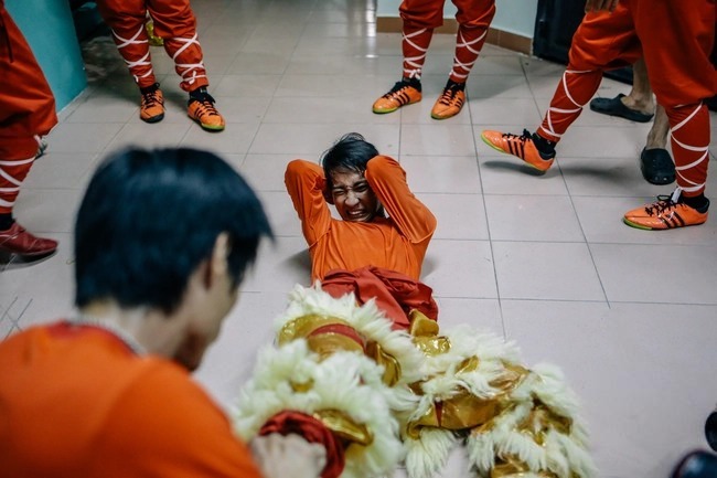 To have a lion dance successful show, they often have to pay with sweat and tears