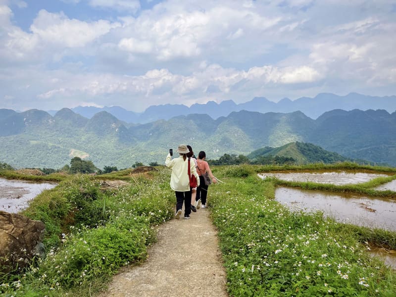 The Kampá Tour team on the trip to Pu Luong