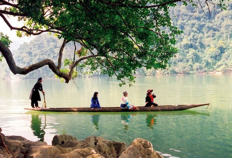 Ba Be Lake is the largest natural lake in Viet Nam