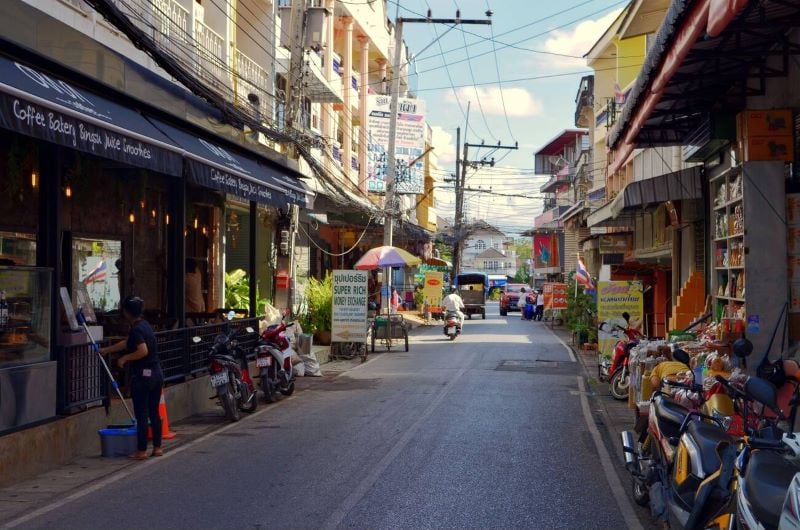 calle en triángulo de oro