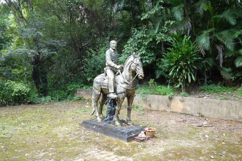 estatua khun sa en triángulo de oro