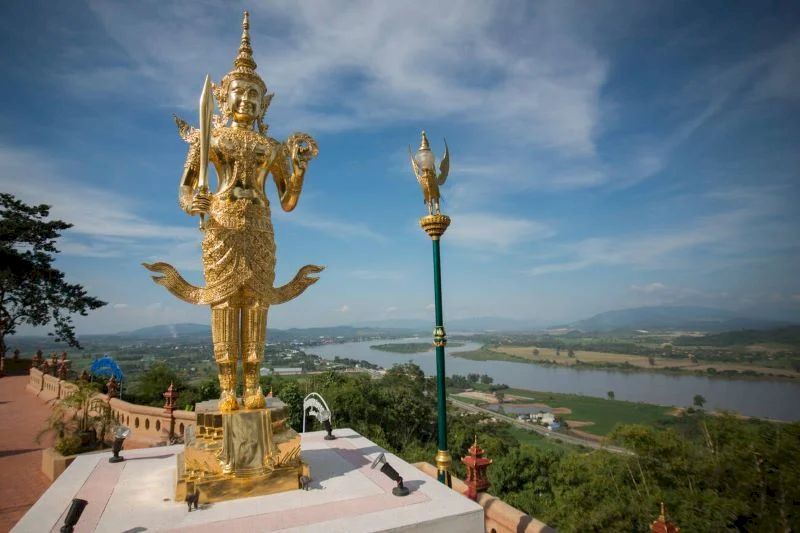 templo wat phra that doi pu khao en triángulo de oro