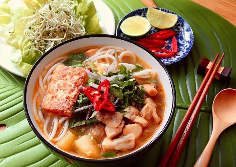 vegan bun bo hue