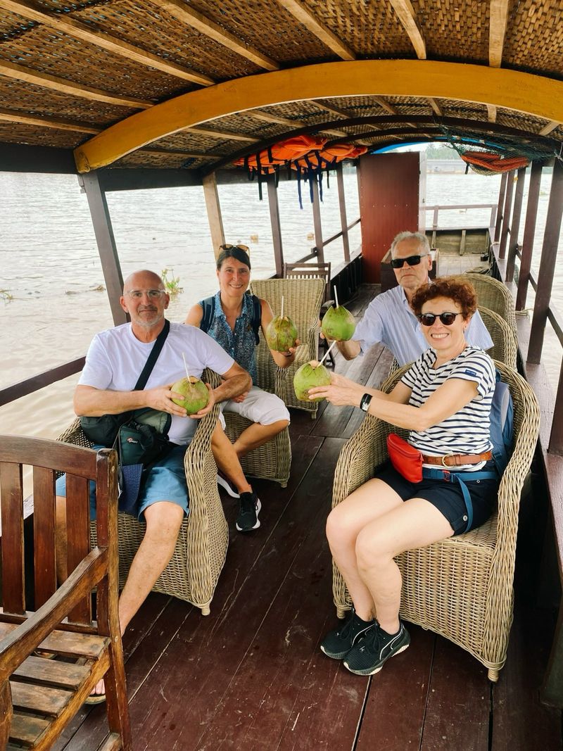 viajeros kampa tour en delta del mekong en barco