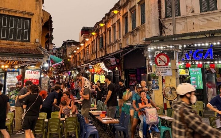 hanoi por la noche en vietnam en 10 dias
