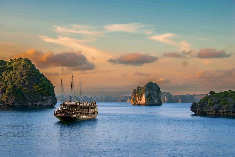 bahia de halong en mayo