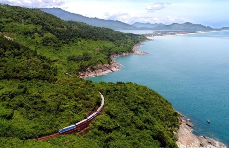 The train runs from Hue to Da Nang