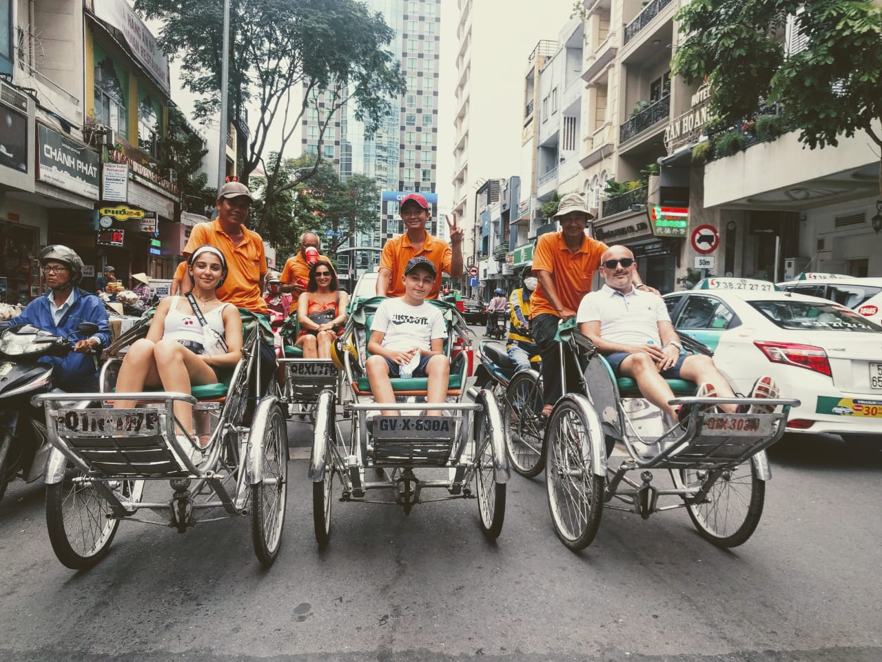 The pedicab is an ideal means of transport to admire the slow-paced local life