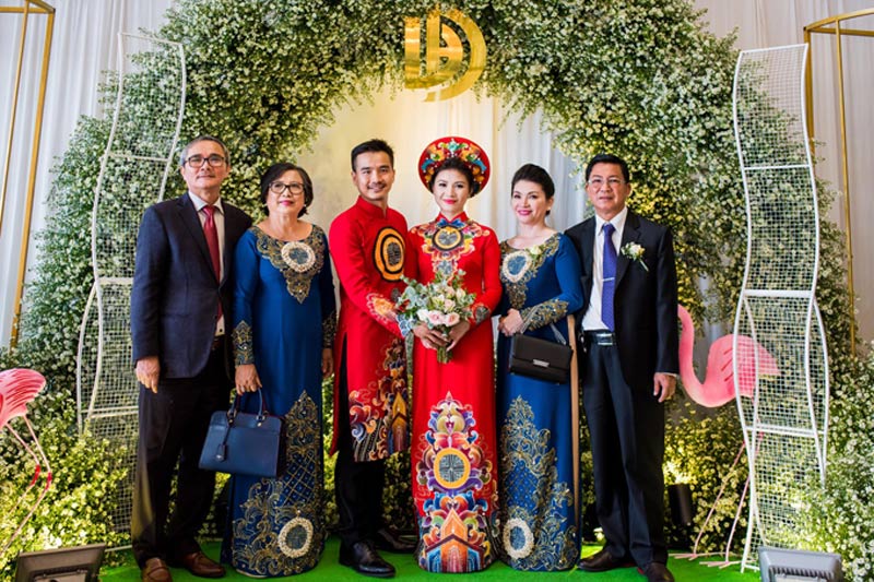 Vietnamese wedding attire for groom and bride families