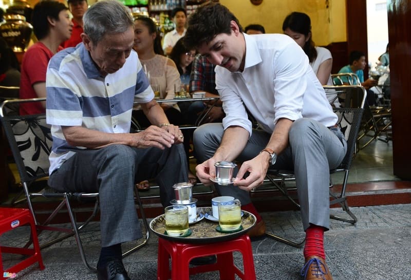 Prime Minister Justin Trudeau (Canada) enjoys a Vietnamese coffee on the sidewalk