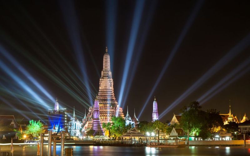 wat arun - por la noche