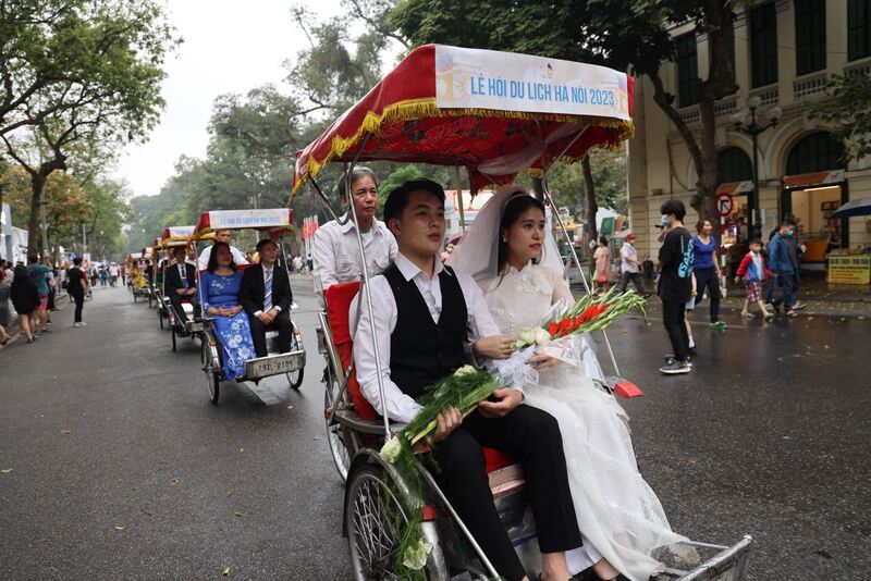 cyclo in wedding in vietnam