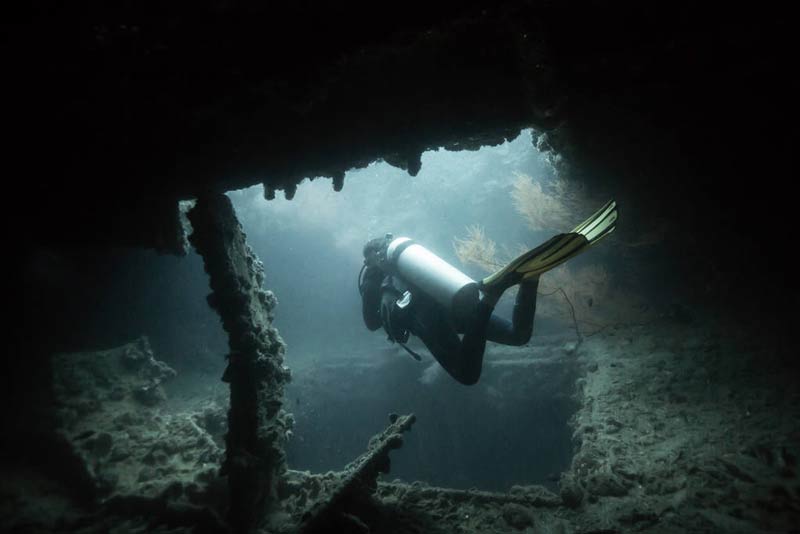 wreck diving