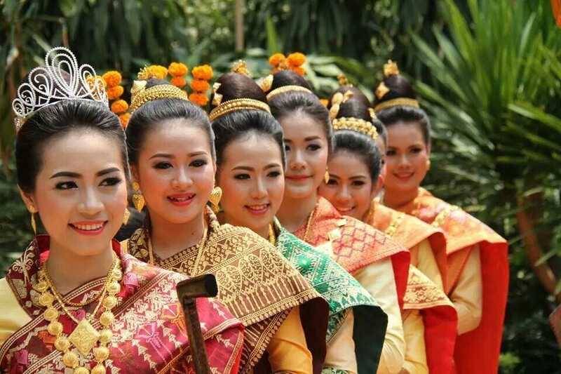 tradition laotian new year outfit