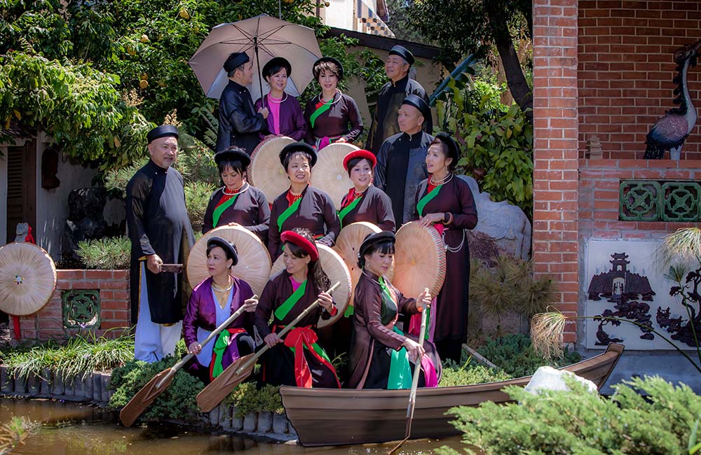 Quan ho (alternating singing, a typical performing art of Bac Ninh province in Northern Vietnam - Source: Lê Việt Khánh