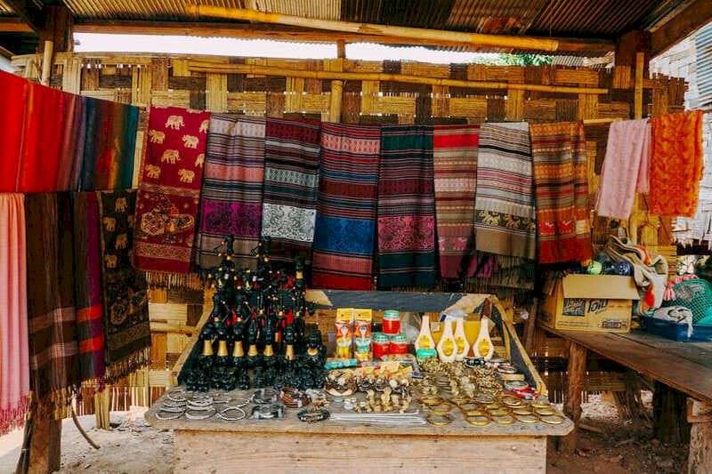 tienda de tribu mujeres jirafas