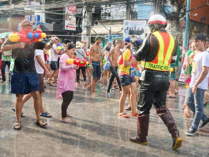 what not to do on songkran