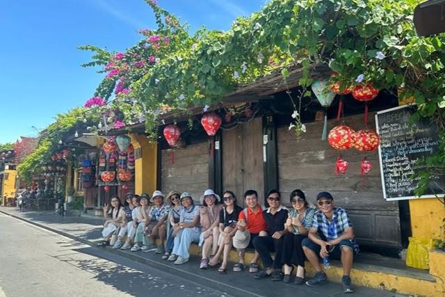 Paseamos juntos por el casco antiguo de Hoi An