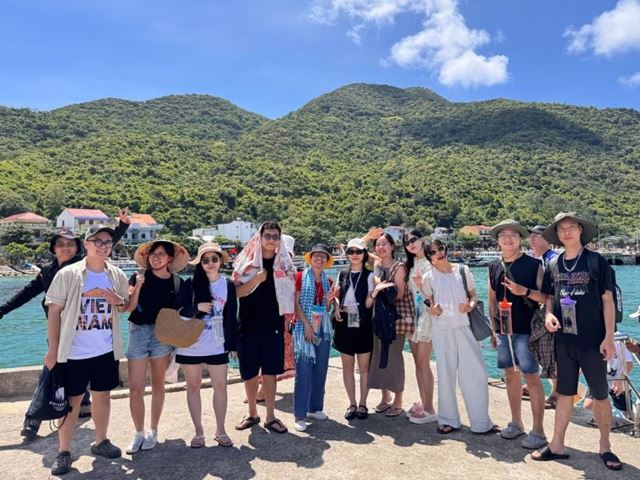 Our excursion to Cham Island