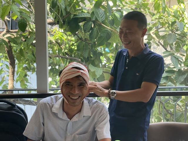 Los guías aprenden a vendar la cabeza