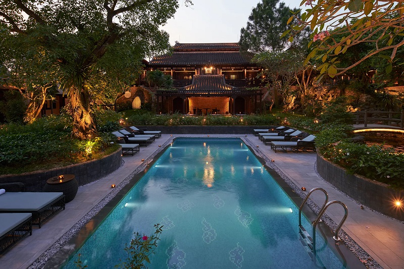 The courtyard and swimming pool of the hotel