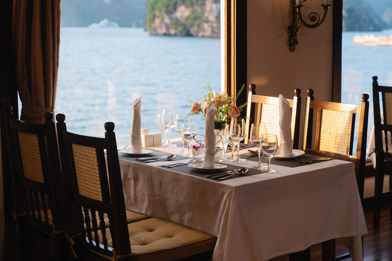 restaurante en crucero privado halong bay