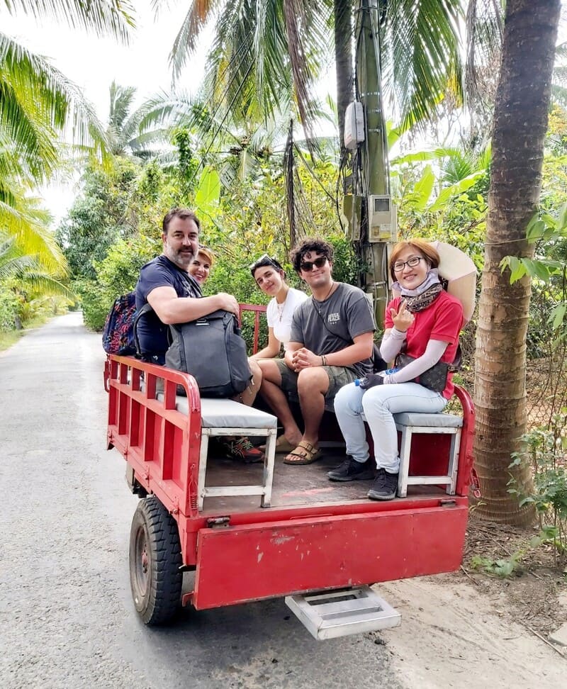 camino a casas locales en delta del mekong