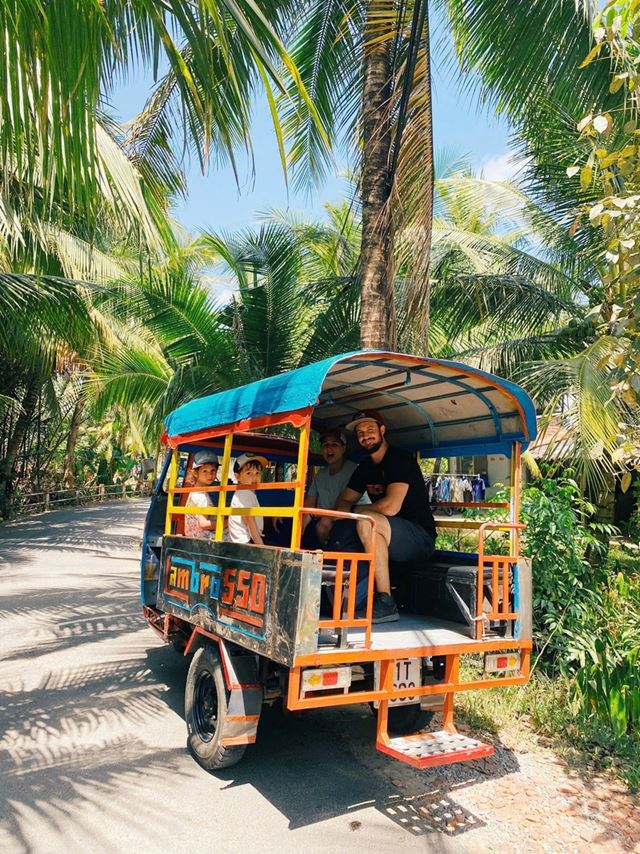 Enjoying a peaceful xe lôi ride like a true local