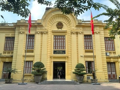 The Vietnam History Museum is divided into 2 sections, each depicting distinct periods of the country's history. The second section, depicted in the photo, showcases artifacts from the Vietnamese resistance