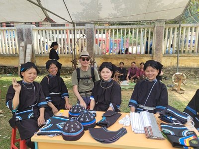 En un festival de la etnía Nung - la gente amable