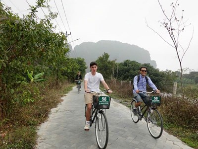 Cycling through the stunning landscapes of Pu Luong