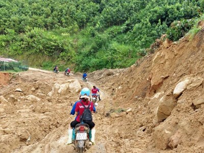 El viaje caritativa de nuestro equipo ha concluido, superando caminos difíciles y afectados por deslizamientos, dejando atrás muchos recuerdos emotivos y valiosas lecciones sobre la solidaridad y compasión.